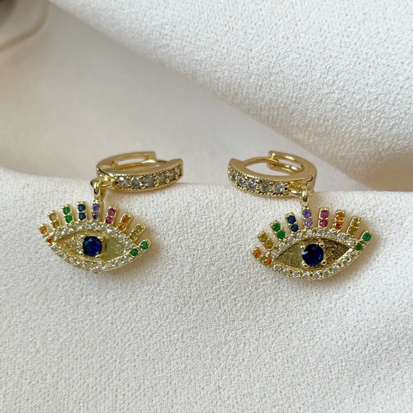 Eye Earrings - Picture 1 of 3